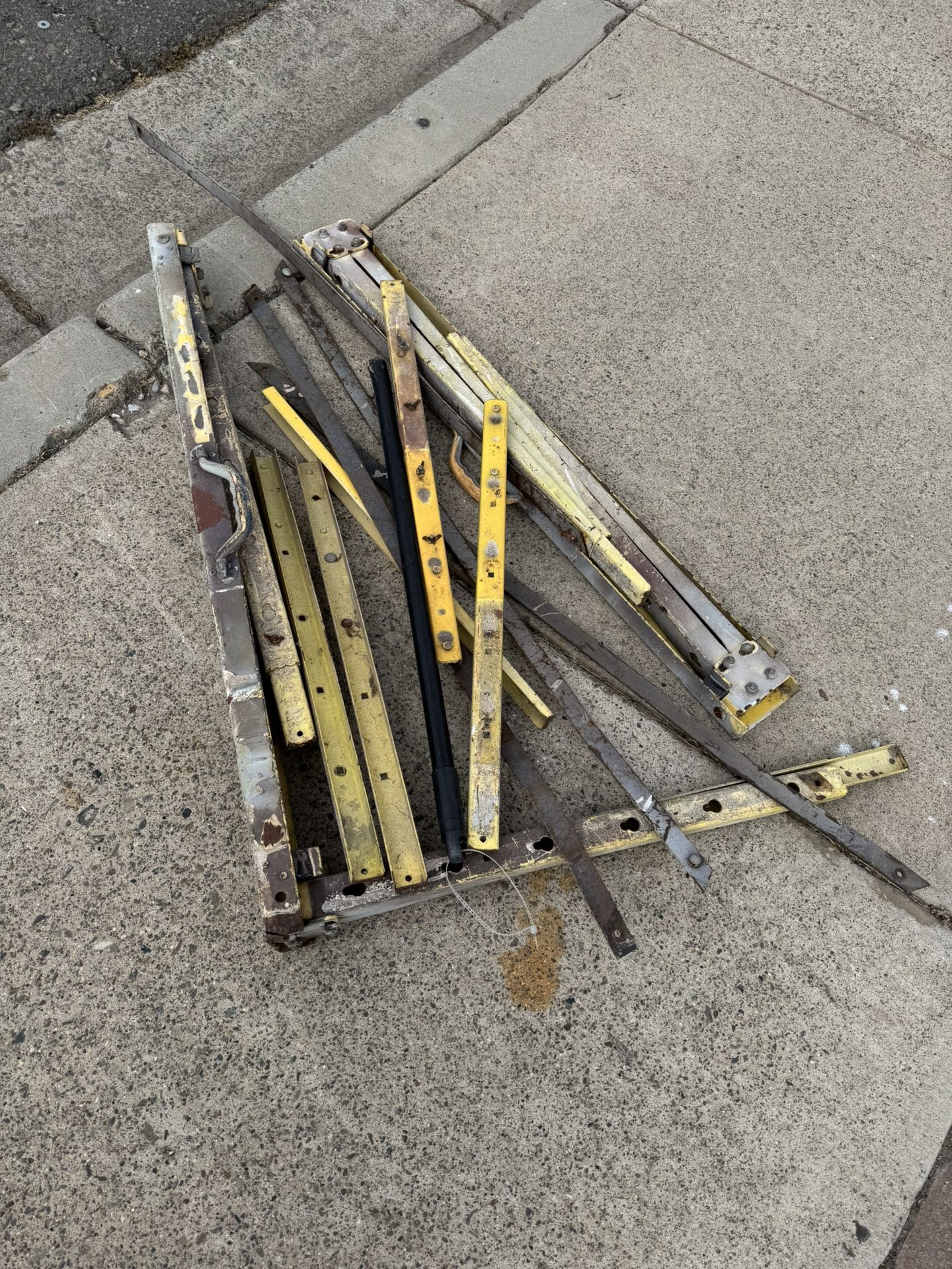 Free Metal Saw Horses