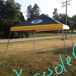 NFL, GREEN BAY PACKERS, Coleman, preowned, 10 x 10  water proof canopy tent w/carrying case, small hole on carrying bag and a new 24 can cooler firm  