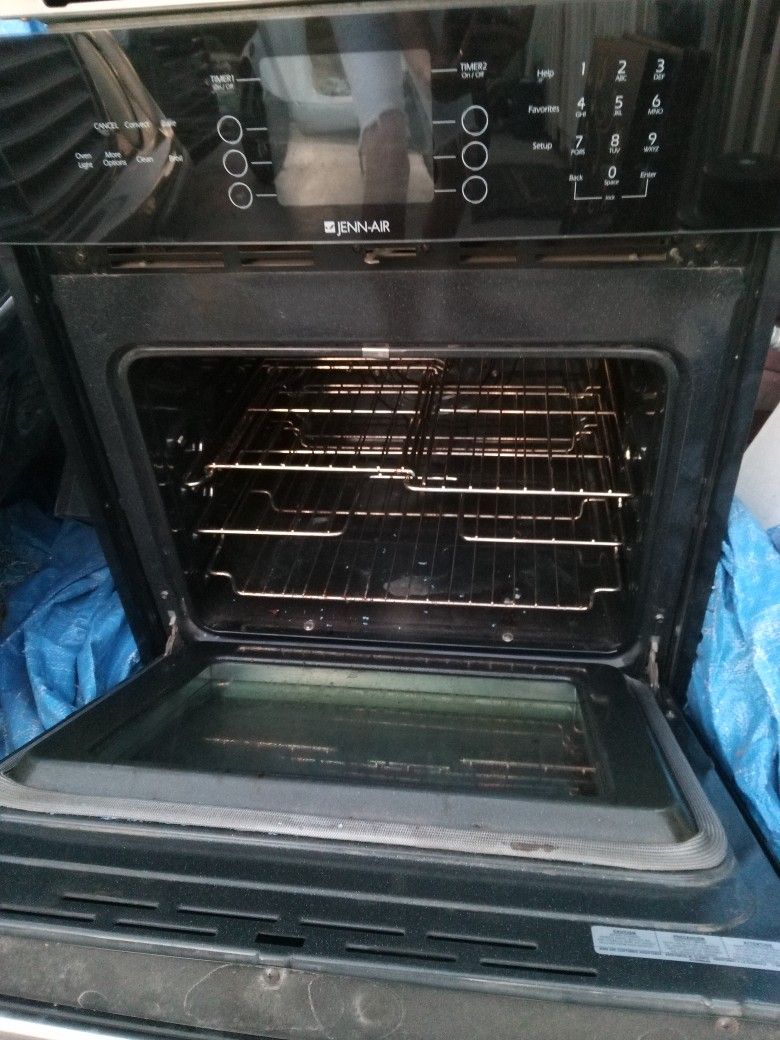 Jenn Air Oven With Sensor Cook Conventional On Top And Baking Oven On Bottom for Sale in Las