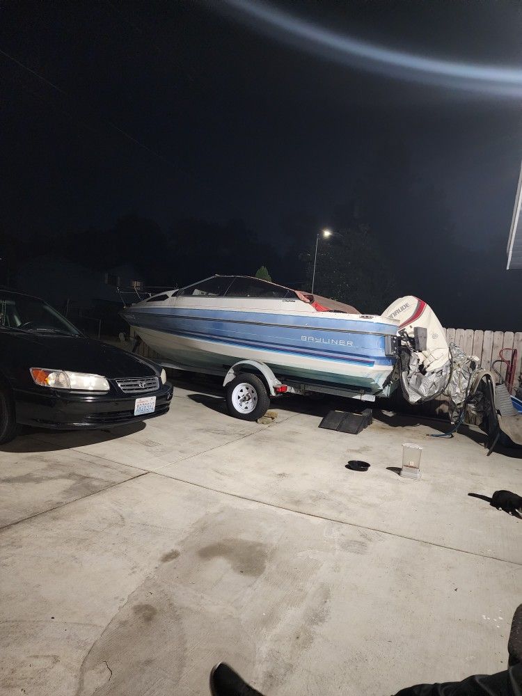 19 Ft BAYLINER Cubby, New 115 EVINRUDE  