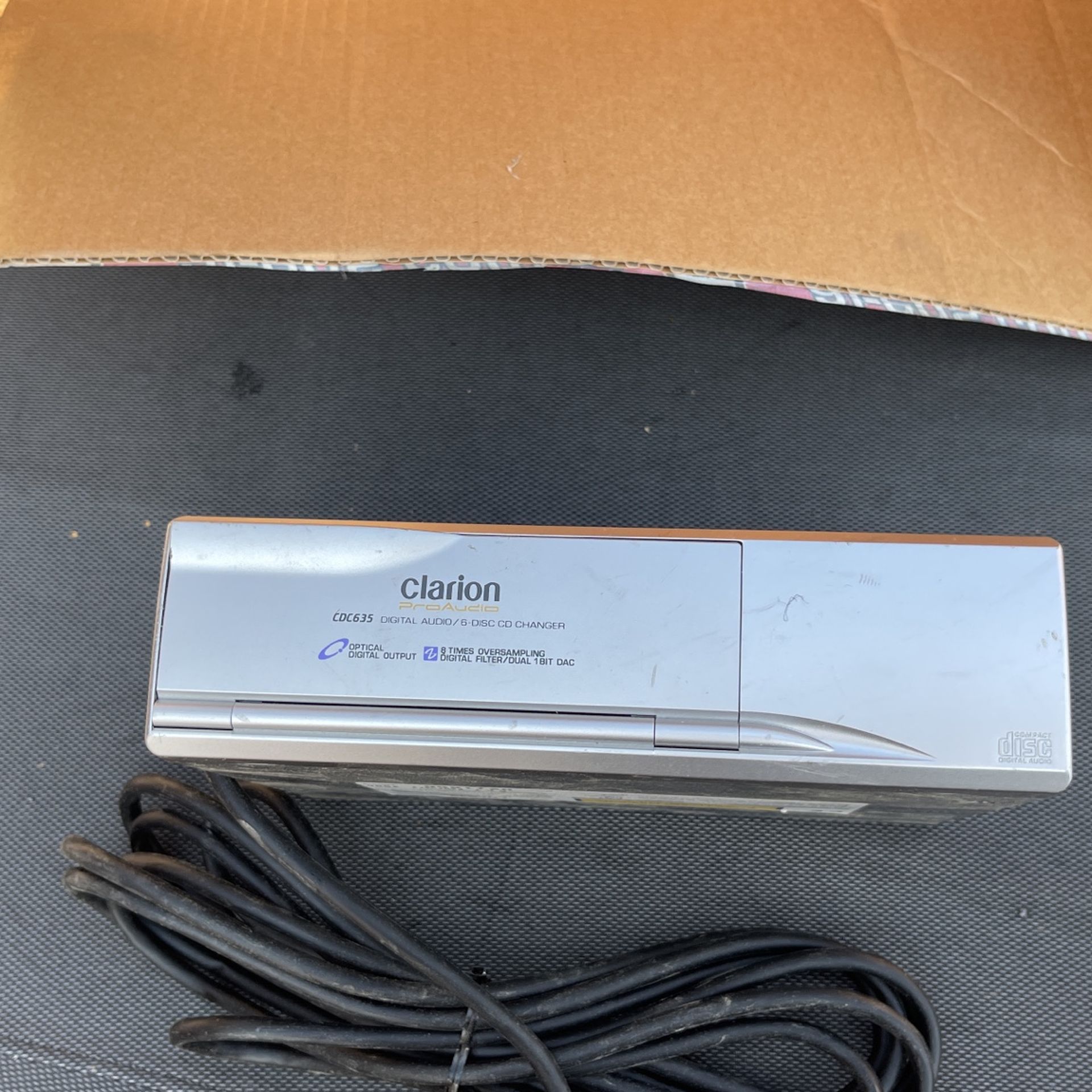 CD Changer Clarion CDC635