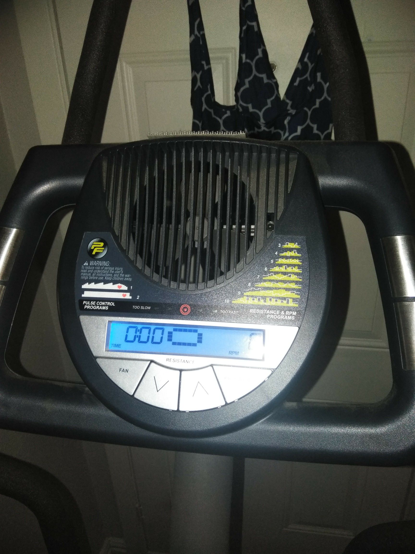 Proform 900 stride select space saver elliptical machine for Sale in Dallas TX OfferUp