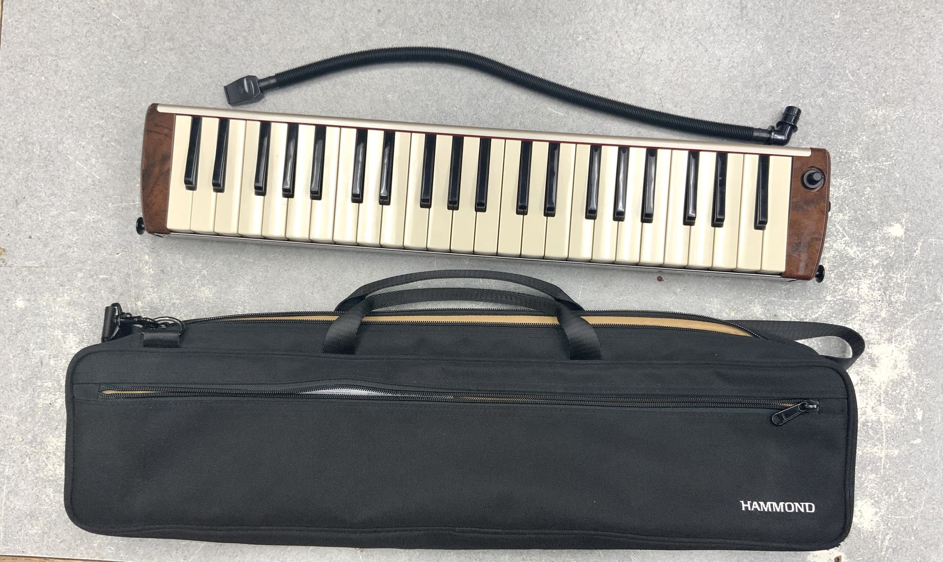 Suzuki Hammond Pro-44HV2 wind Keyboard Melodically Pick Up Mic Mounted Electric Acoustic Piano Output Jack Music Audio Tone 44-key Professional