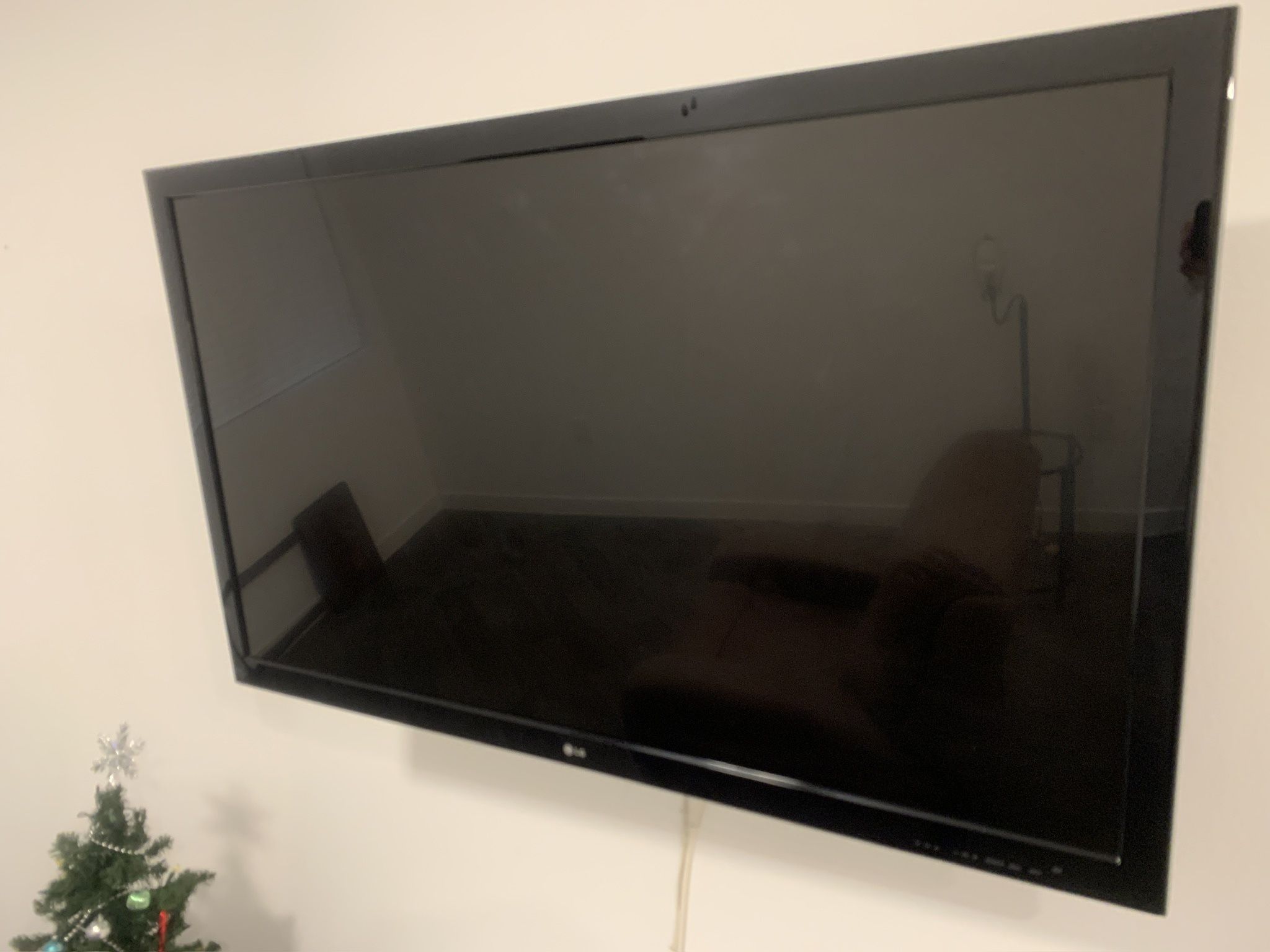 50” LG TV with Wall Mount