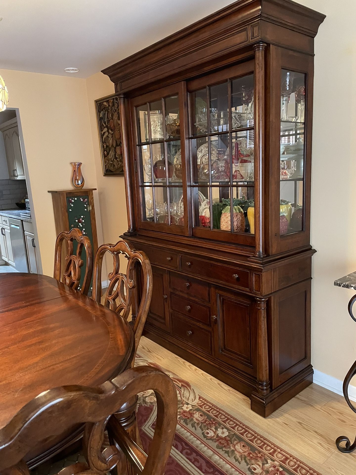 BEAUTIFUL DINING ROOM SET EXCELLENT CONDITION