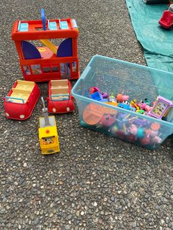 Peppa Pig Toy Bundle with Vehicles and Figures