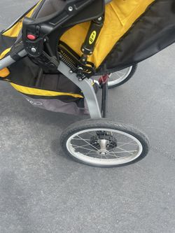 BOB 2017 / 2018 Ironman Stroller - Yellow Jogging Stroller for Sale in  Oceanside, CA - OfferUp