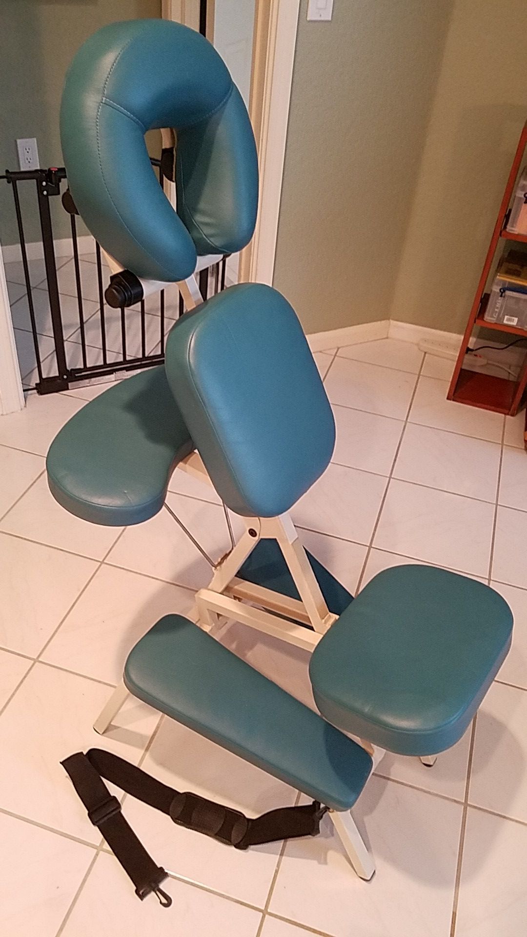 Like NEW Quick Lite Portable Sitting Massage Chair by Golden Ratio Woodworks