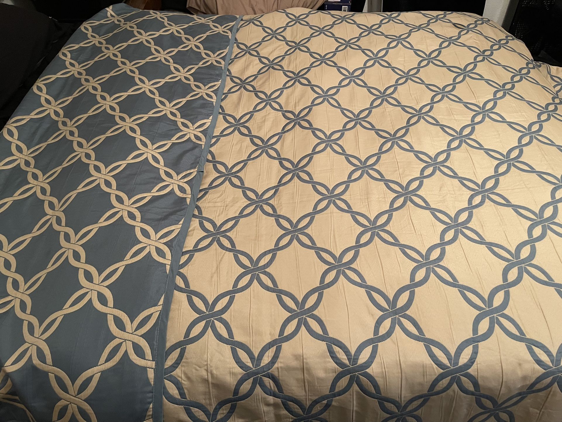 Reversible Over Sized Decorative Blue And Tan Blanket