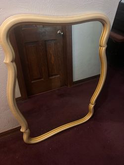 Light yellow mirror