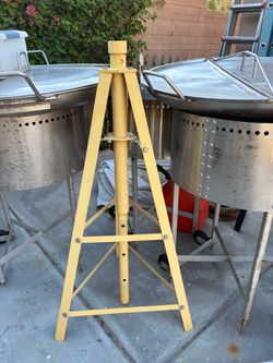 High -reach under- hoist jack stand