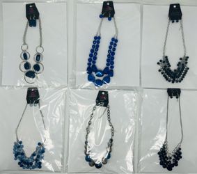 Costume short necklaces in blue and turquoise