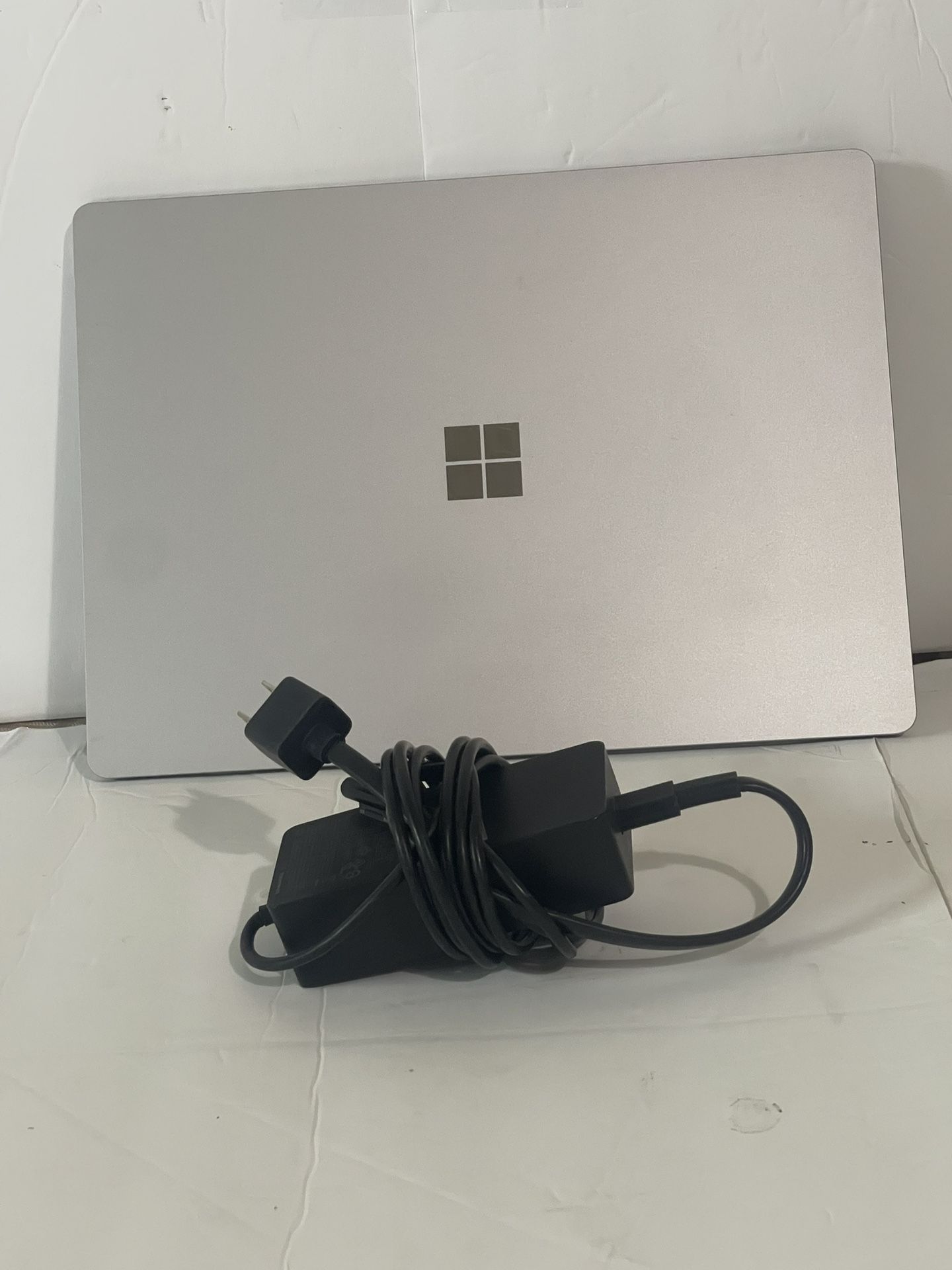 Microsoft Surface Laptop 3, i7 10th generation, 16 GB memory, 512 GB SSD touchscreen good condition