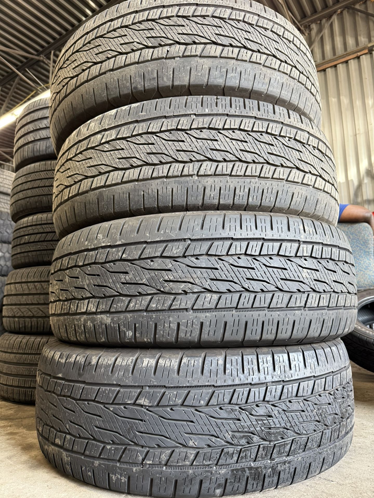 4 Used 275/60//20 CONINENTAL CROSS CONTACT LX Tires