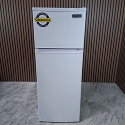 Unique Appliances 6 cu. ft. 170L Top Freezer Refrigerator in White (UGP170LW-D-0366)