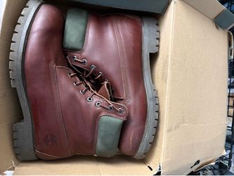 Maroon red timbs