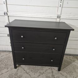 3-Drawer Dresser, Black, Good Conditions 👍, Measurement: Wide 42.5 " × Deep 19.5" × Height 37.5 "