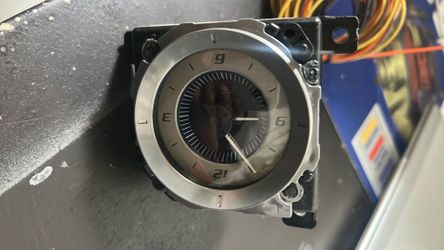 2004 Cadillac Escalade dashboard clock