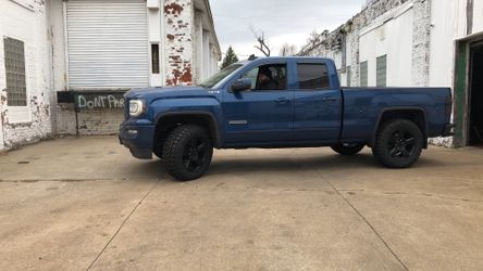 We Lift Vehicles & Sell Wheels & Tires