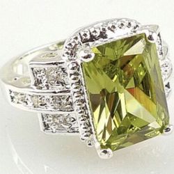*NEW ARRIVAL* Elegant Princess Cut 2.95 ct Created Peridot 925 Stamped Ring Size 9/10 *See My Other 800 Items*