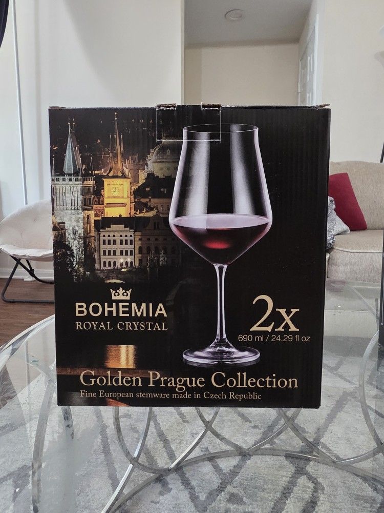 Brand New Set of 2 Bohemia Golden Prague Collection Wine Glasses - 690ml Capacity