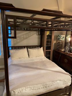 Queen Size Poster Canopy Bed