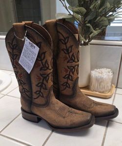 Circle G womans cowboy boots.