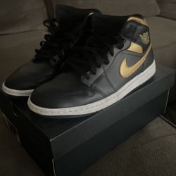 Air Jordan 1 Mid Black/Metallic  Gold-white