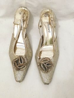 Mega Xmas Price Slash- Vintage J Reneé Gold Shoes Size 9 M