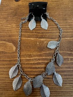 Earring necklace set