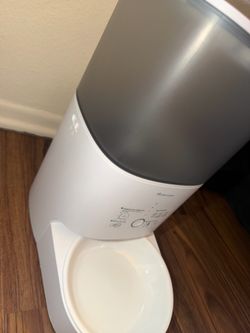 automatic pet feeder
