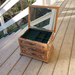 Vintage Jewelry Box 