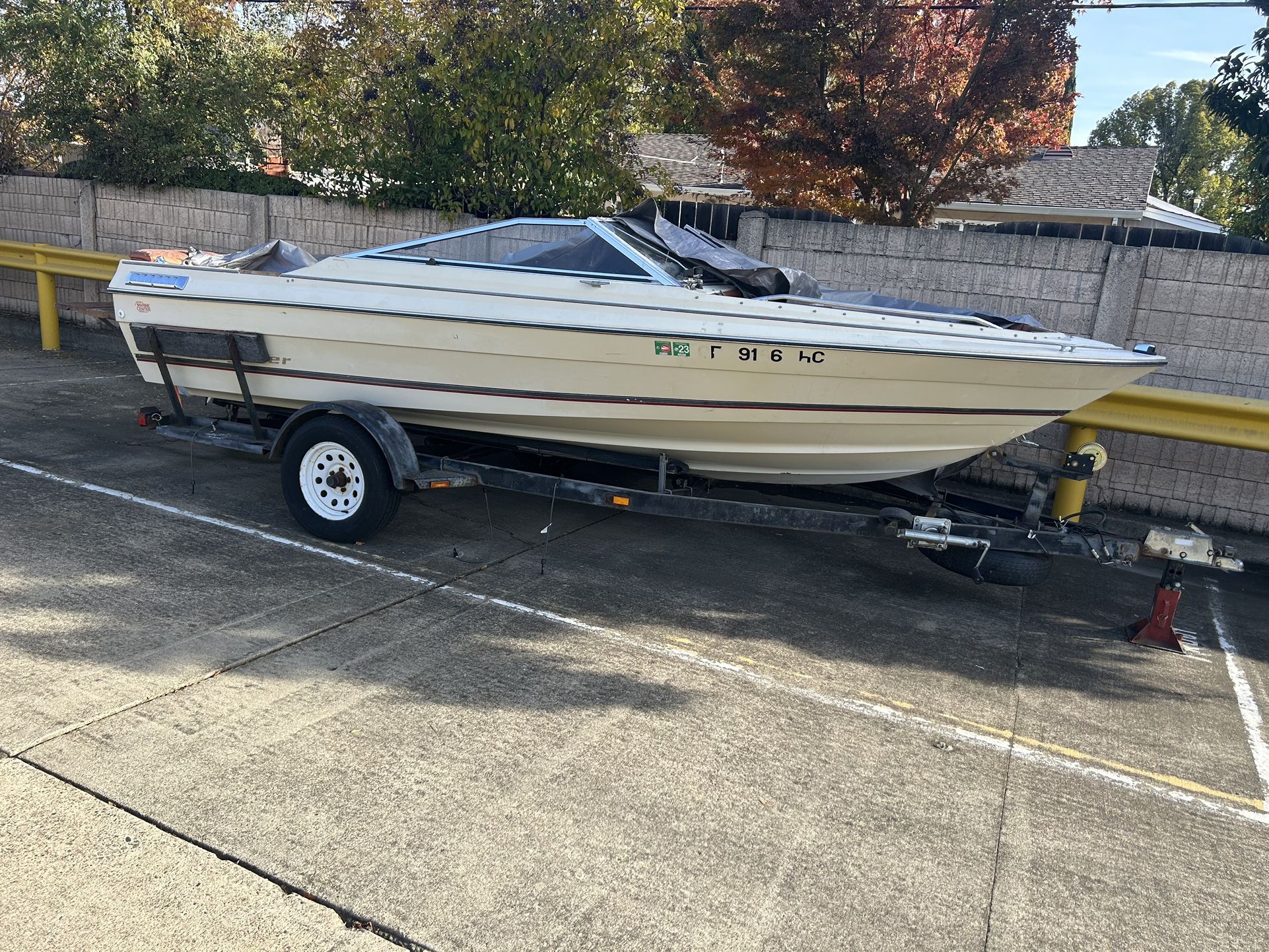 19foot Bayliner Capri