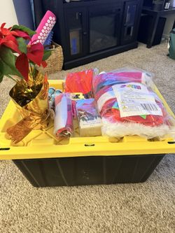 Christmas Décor Lot – All Included w/ Storage Tote