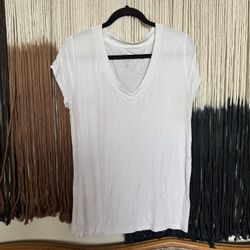 White Mossimo short sleeve V-neck t-shirt; excellent condition