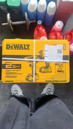 DEWALT Brushless 2-Tool Combo Kit DCK227D2