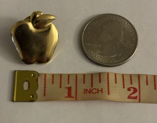 Vintage Gold Tone Apple Fruit Shaped Lapel Pin