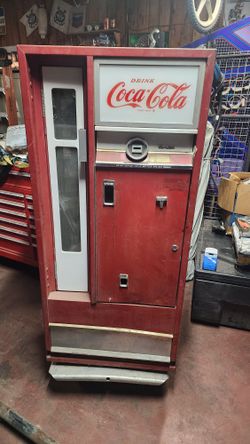 Old Coke Machine 