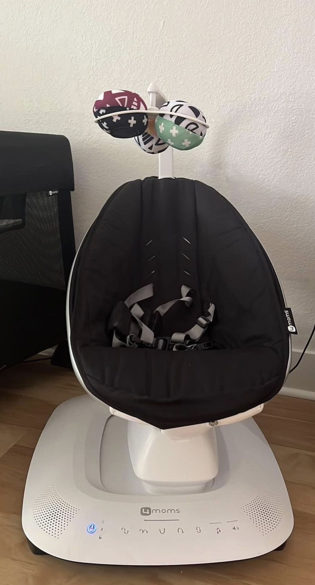 4moms MamaRoo Multi-Motion Baby Swing, Bluetooth Enabled with 5 Unique Motions, Black