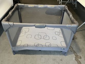 4 Moms Breeze Go Playard Pack N Play