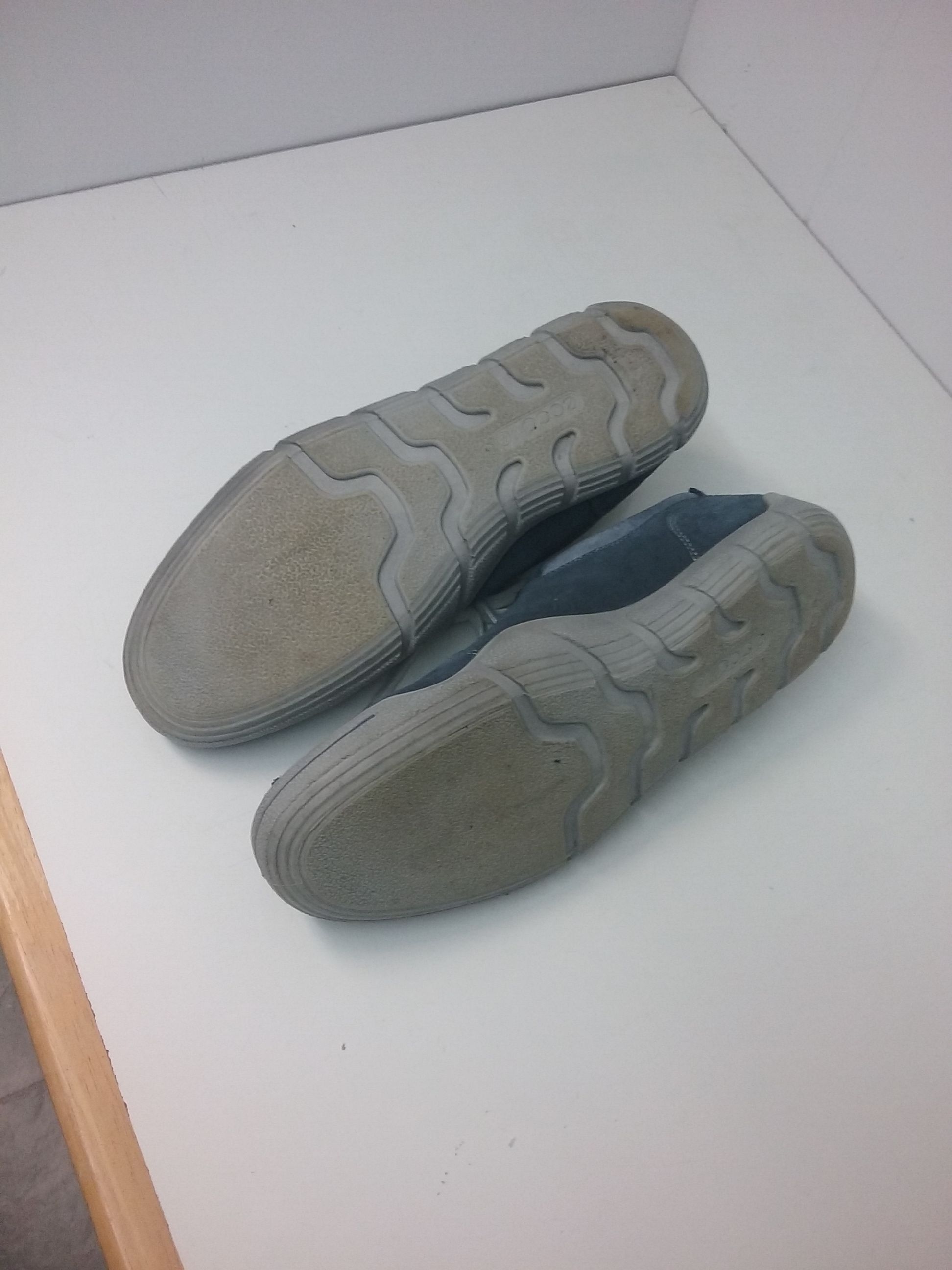 Ecco tennis shoes