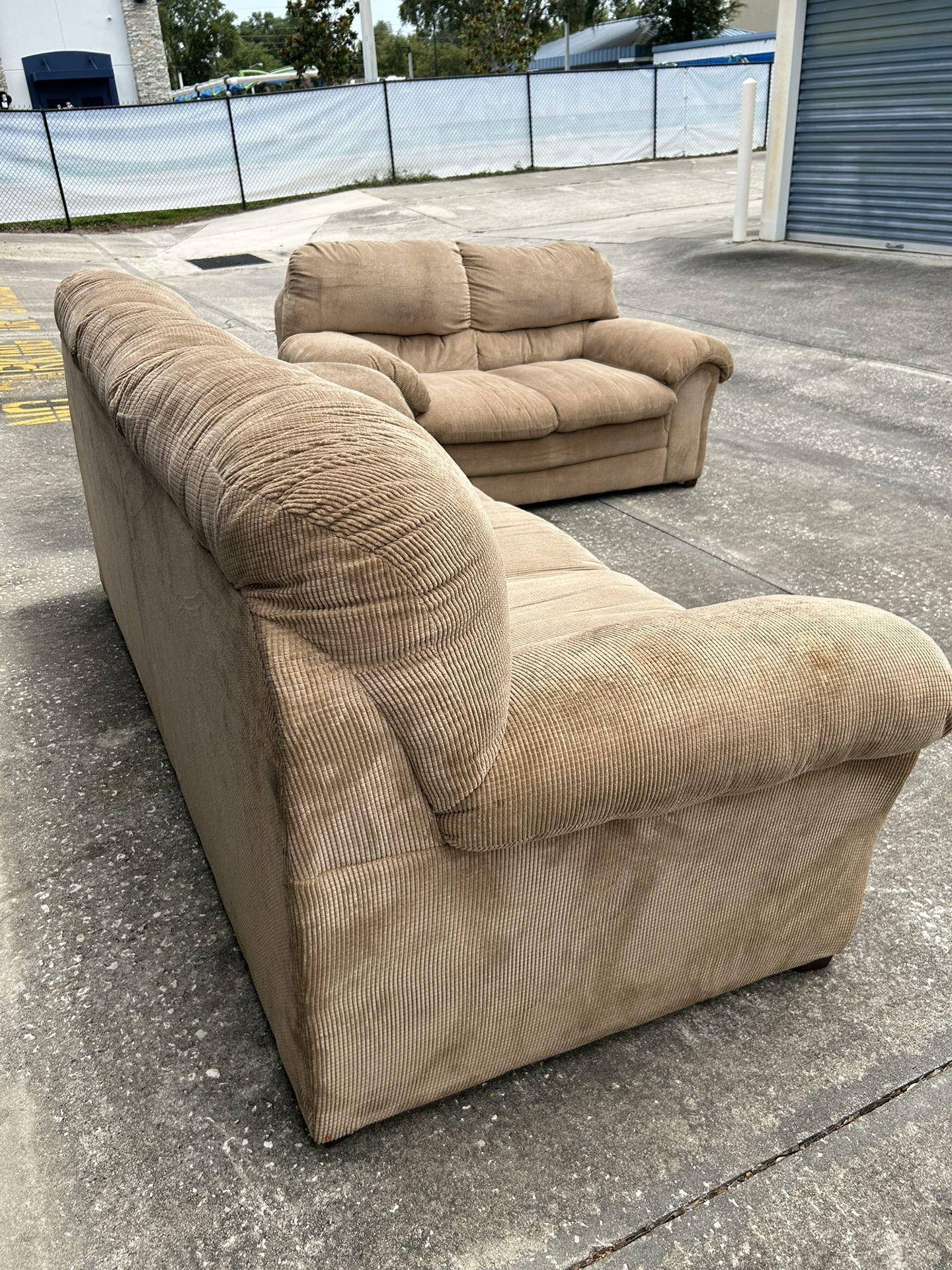 6 Piece Living Room Set (1 Sofa- 1 Loveseat- 1 Coffee Table - 1 Sofa Table -2 End Tables)