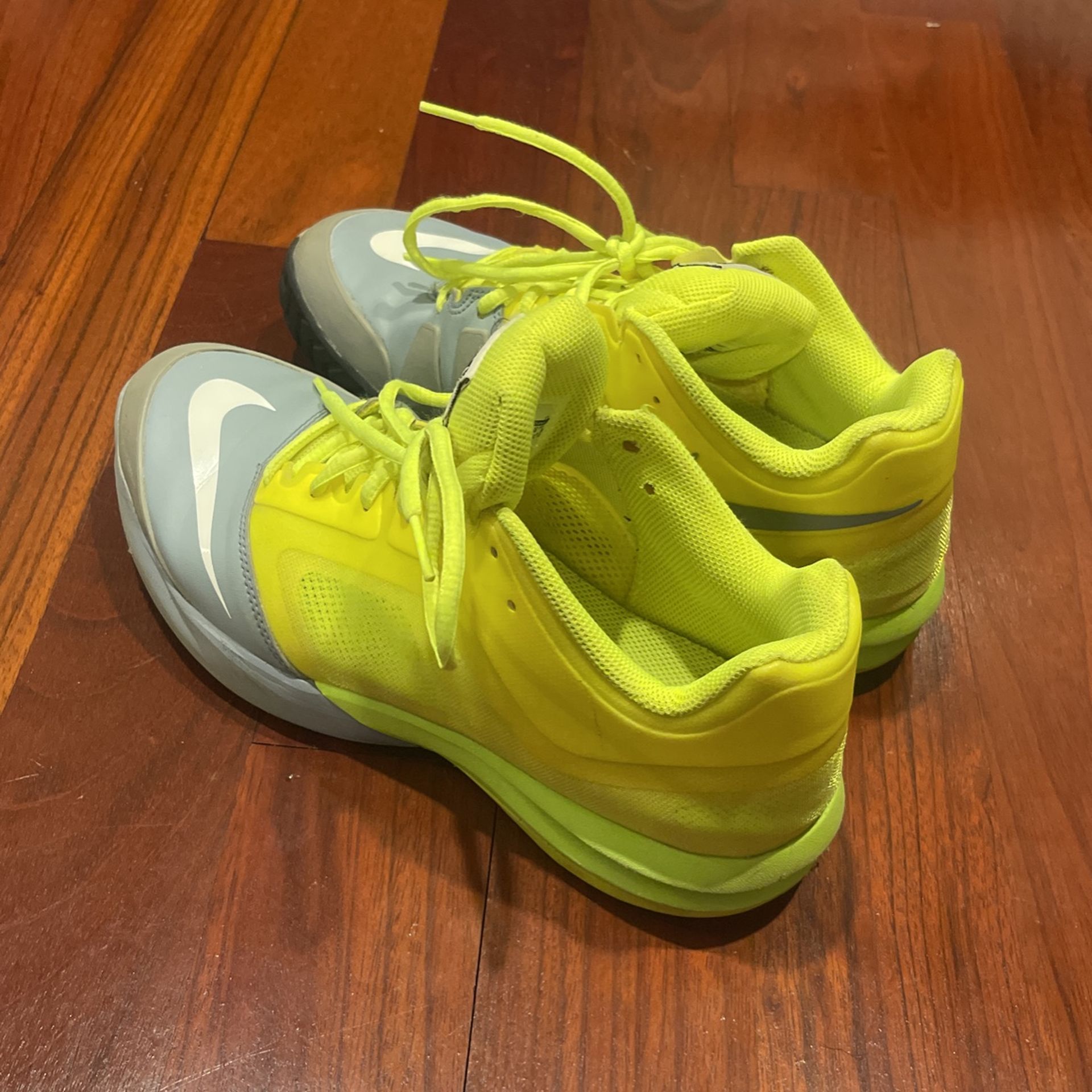 Nike Tennis/Basketball Sneaker (Ballistec Advantage)
