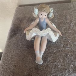 Lladro Ragdoll shelf sitter