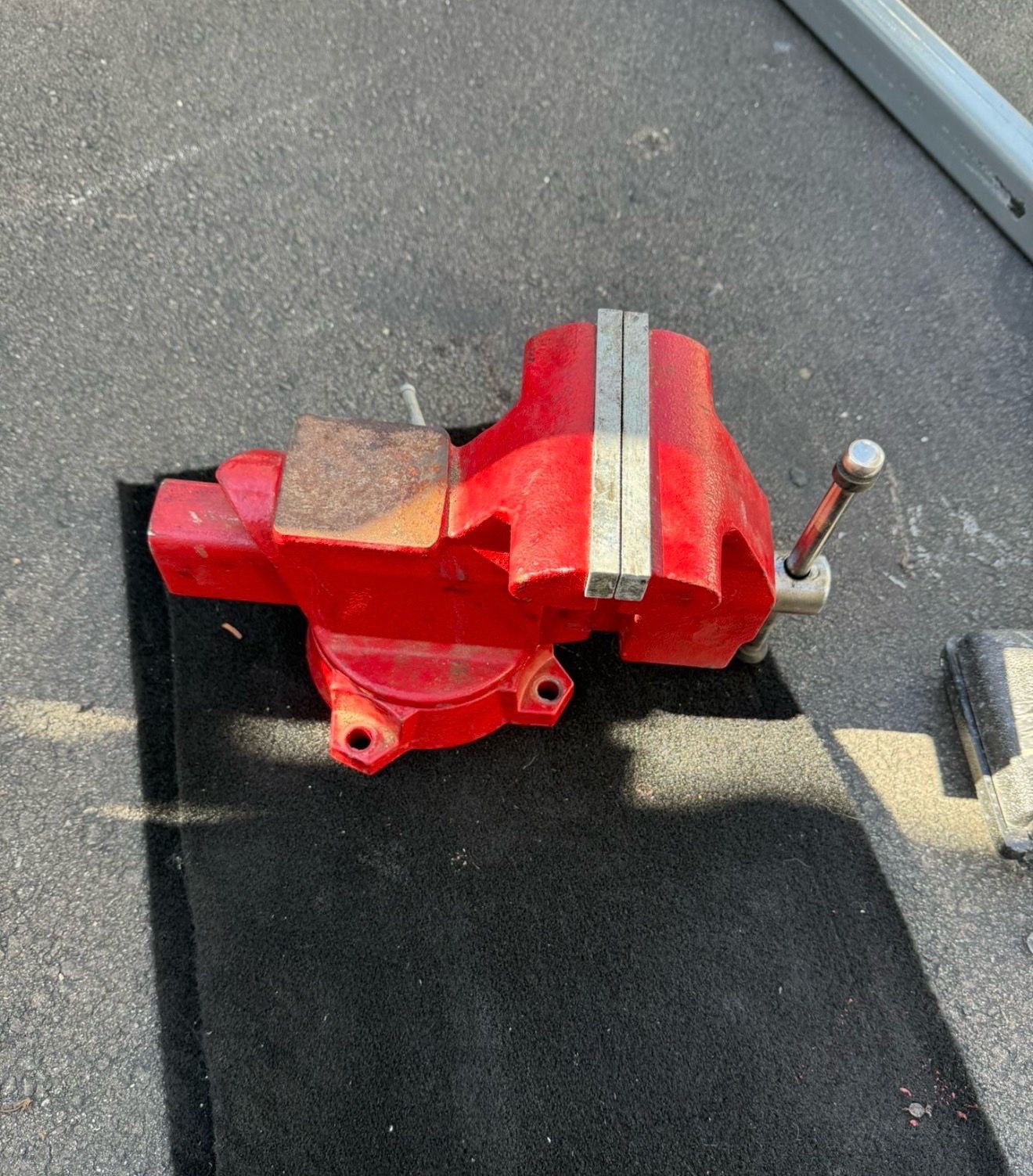 Wilton Bench 76654 -03.5. Swivel base . Like new.