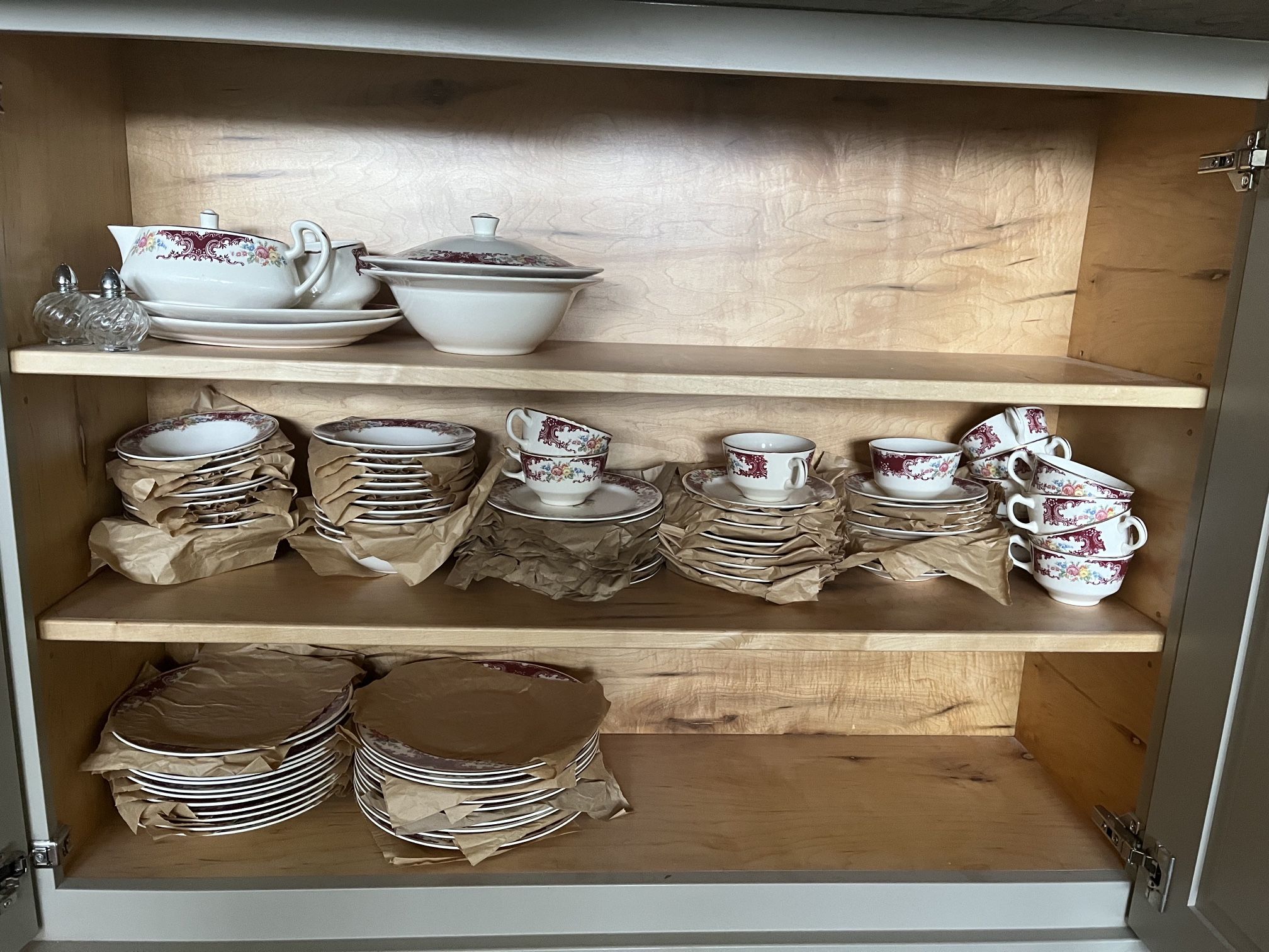 Homer Laughlin China Dinner Set - 12 Person