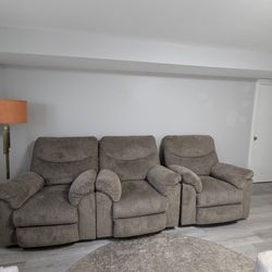 $200 $$$Brown Recliner Set- BEST OFFER $$