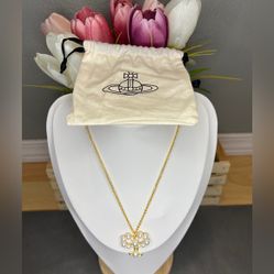 Women Viviana Pendant Necklace in Gold