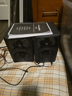 Speakers m audio av42
