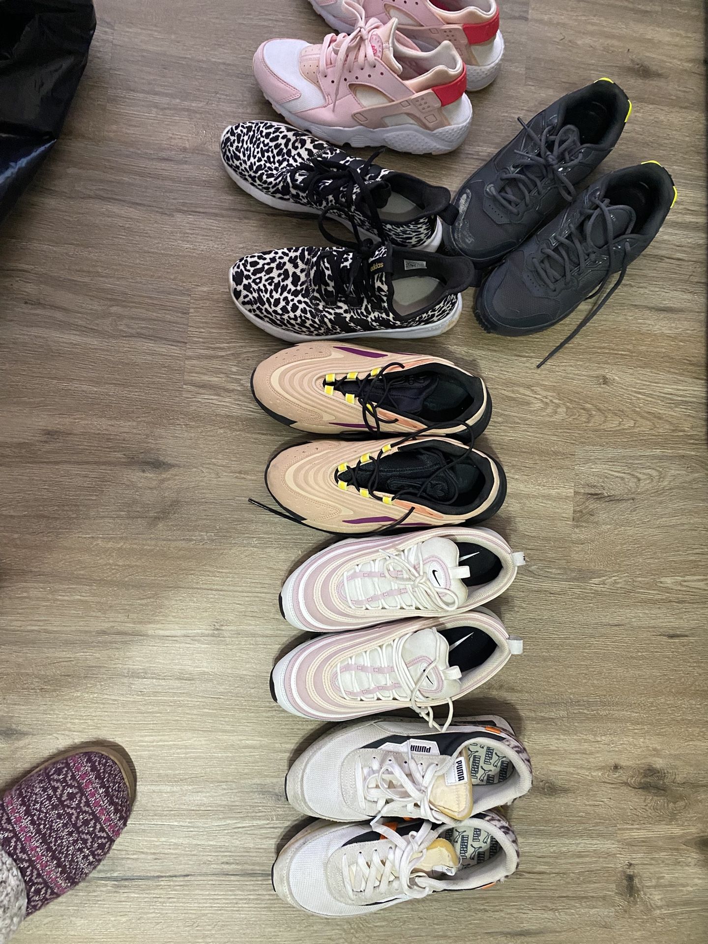 Women’s Size 8.5 and 6.5Y Gently worn Sneaker Haul sold Individually or As a Lot 